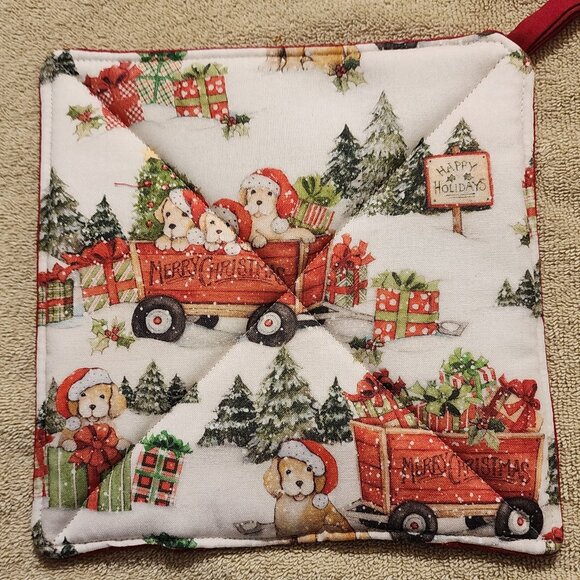 Pot holder - Dogs with Santa hats in red wagon - Picture 1 of 3